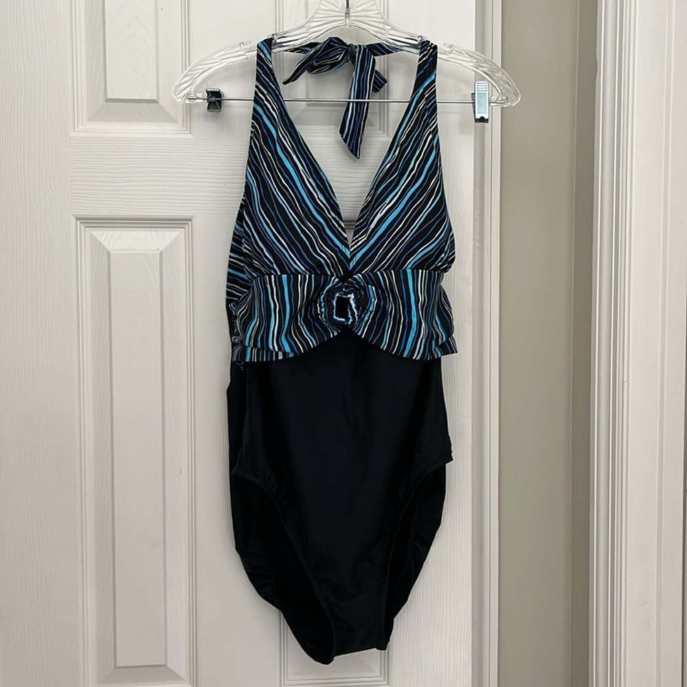 🌟🌟 NWT Sarong + Halter Swimsuit